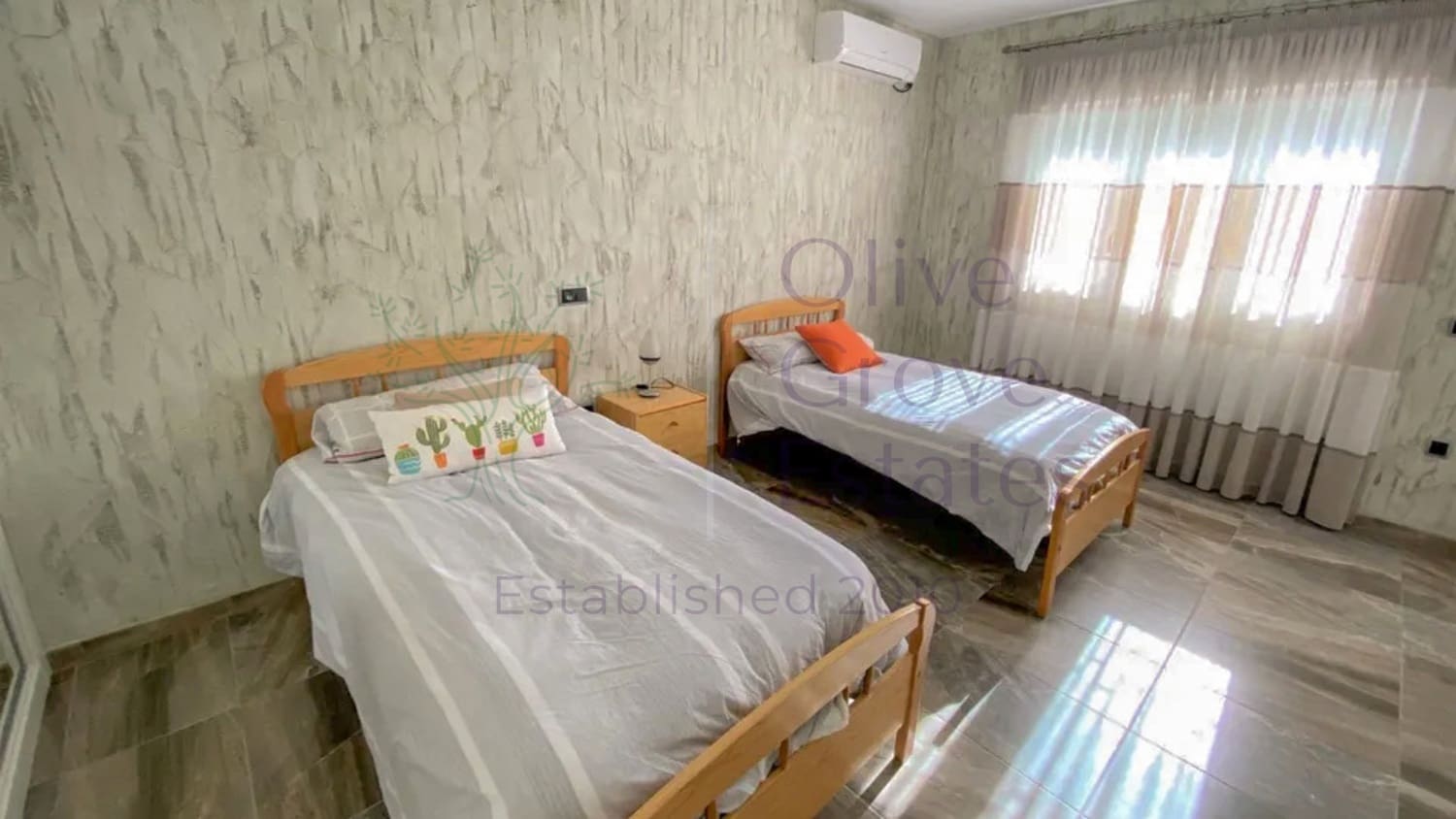 8 sypialnia Dom na sprzedaż w Sax - 414 000 € (Ref: 9086439)