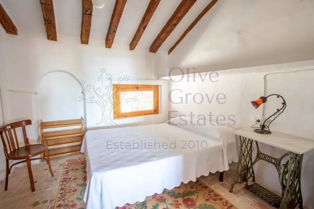 8 bedroom Townhouse for sale in Biar - € 495,000 (Ref: 9097377)