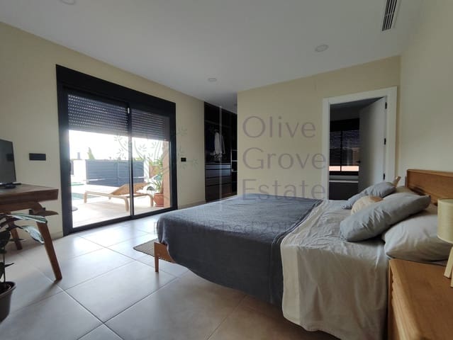 3 quarto Moradia para venda em Ensanche - Diputacion, Alicante cidade - 255 000 € (Ref: 9115384)