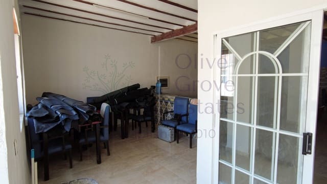 4 bedroom Townhouse for sale in Caudete - € 139,995 (Ref: 9160614)