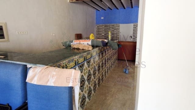 4 bedroom Townhouse for sale in Caudete - € 139,995 (Ref: 9160614)