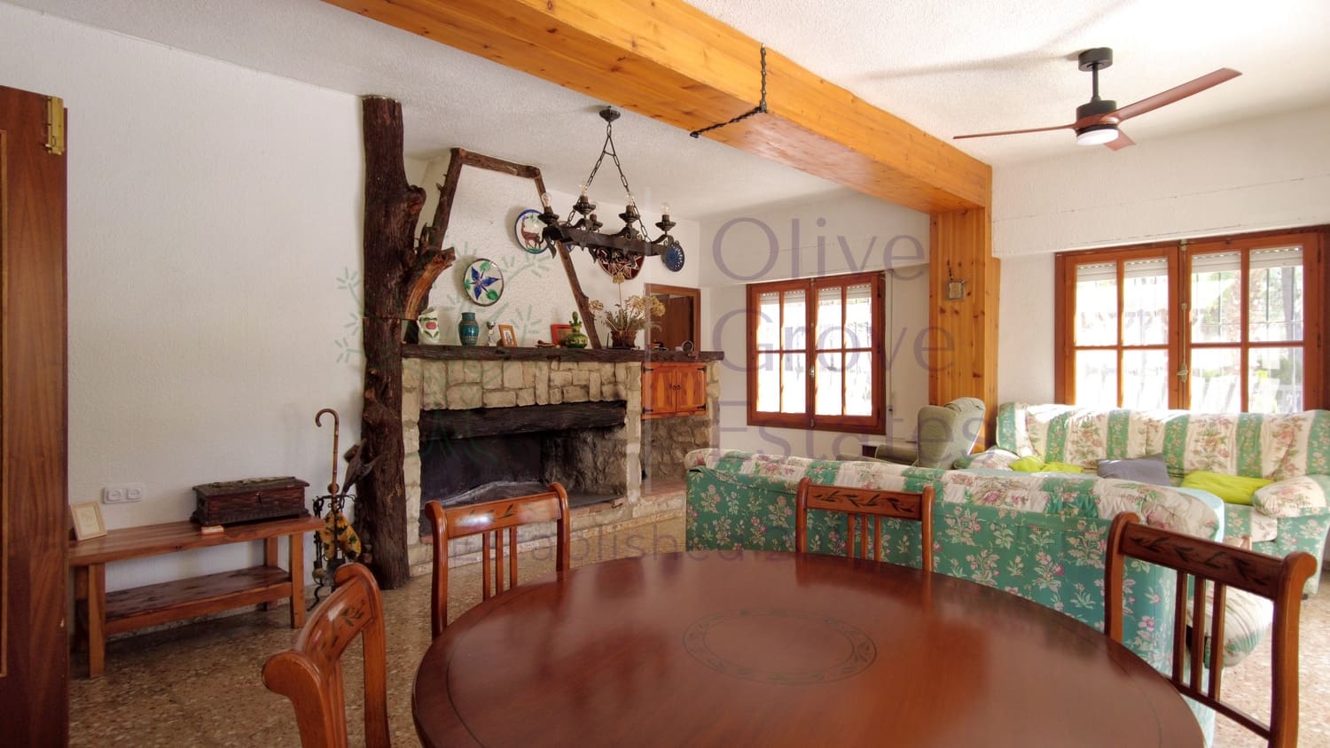 4 makuuhuone Huvila myytävänä paikassa Sax - 315 000 € (Ref: 9161548)