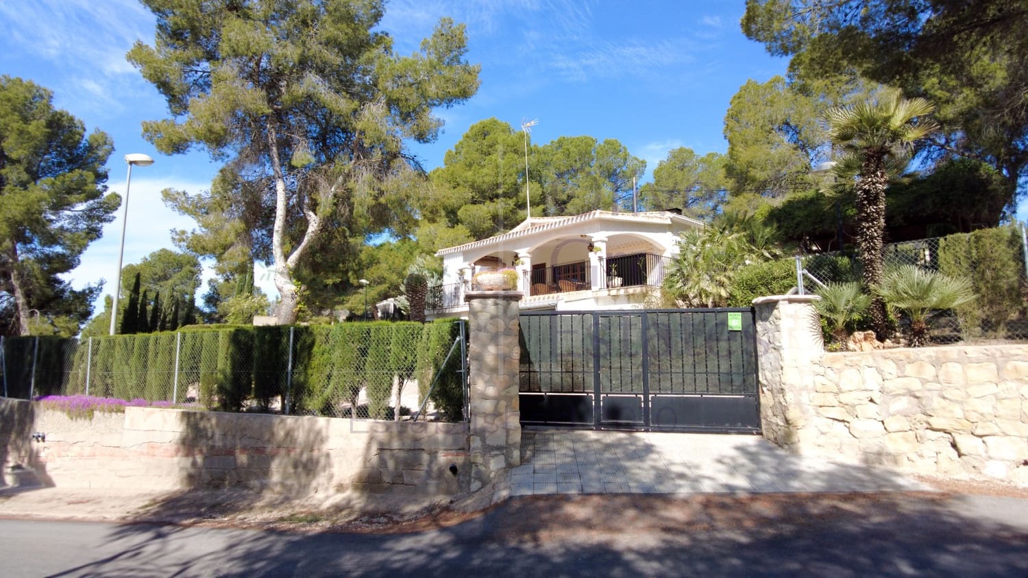 4 makuuhuone Huvila myytävänä paikassa Sax - 315 000 € (Ref: 9161548)