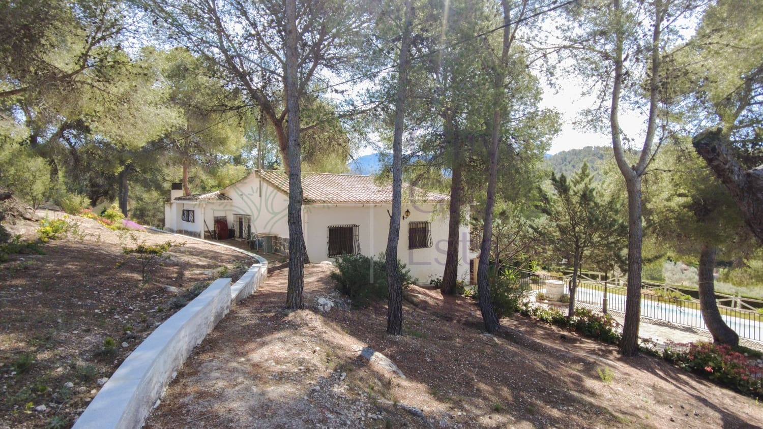 4 makuuhuone Huvila myytävänä paikassa Sax - 315 000 € (Ref: 9161548)