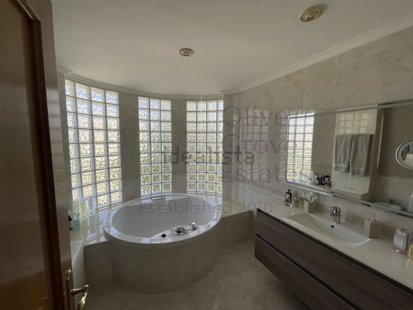 5 sypialnia Willa na sprzedaż w Petrel / Petrer - 329 995 € (Ref: 9201702)