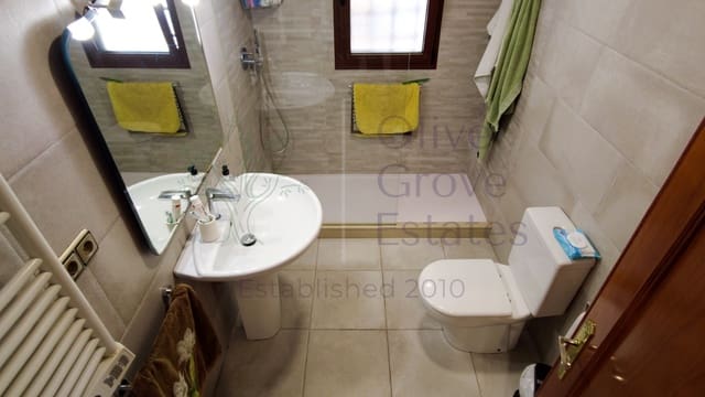 5 bedroom Townhouse for sale in Almansa - € 350,000 (Ref: 9228164)
