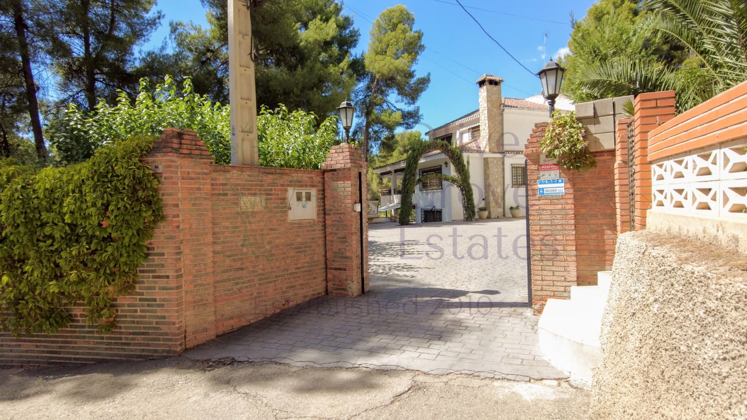 5 bedroom Townhouse for sale in Almansa - € 350,000 (Ref: 9228164)