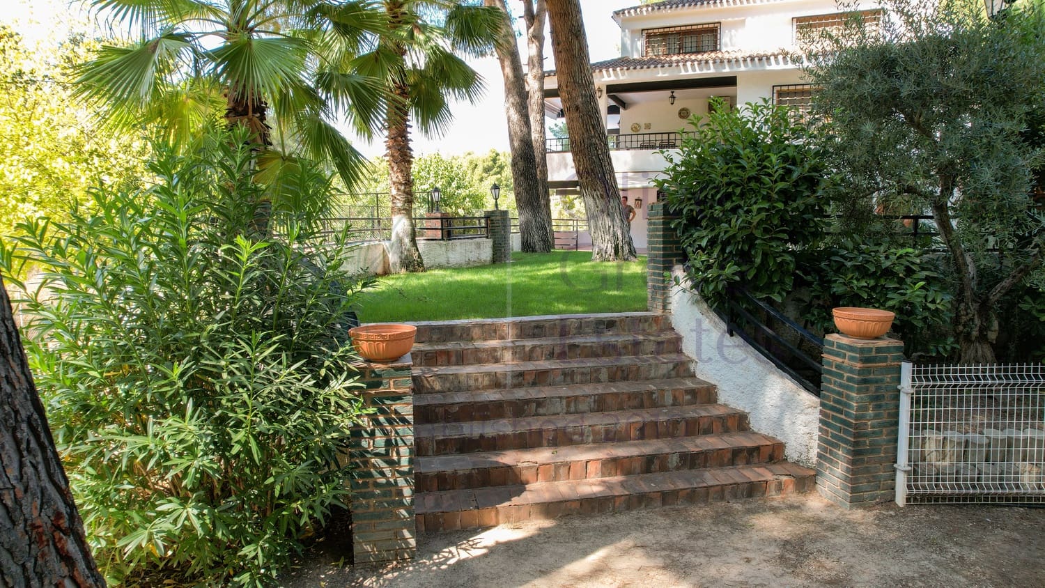 5 bedroom Townhouse for sale in Almansa - € 350,000 (Ref: 9228164)