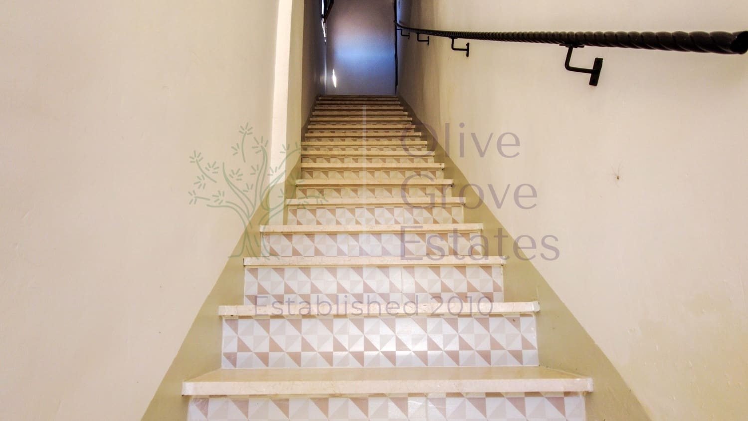 8 soveværelse Finca/Landehus til salg i Almansa - € 219.950 (Ref: 9230239)