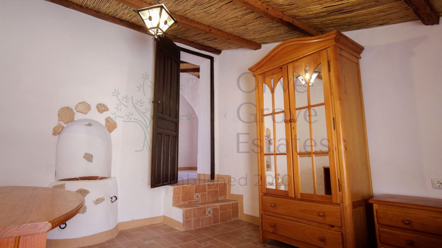 8 soveværelse Finca/Landehus til salg i Almansa - € 219.950 (Ref: 9230239)