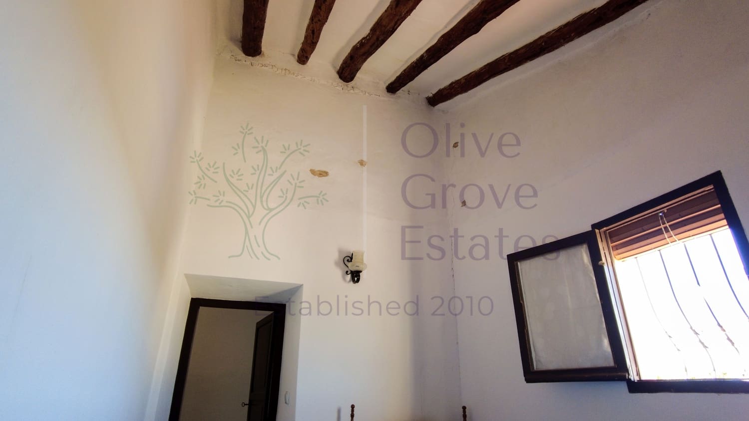 8 soveværelse Finca/Landehus til salg i Almansa - € 219.950 (Ref: 9230239)