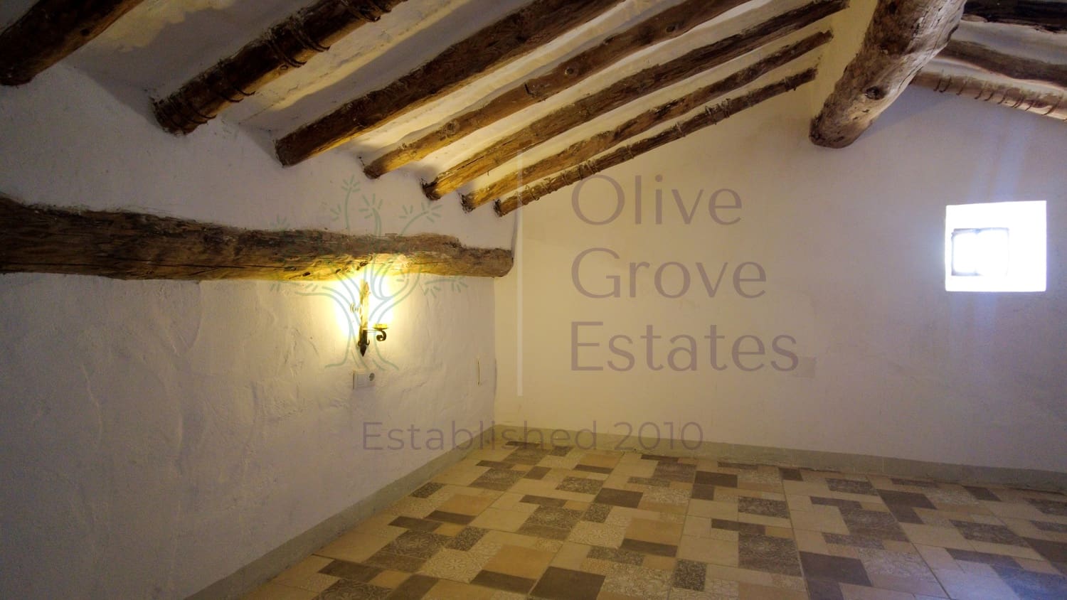 8 soveværelse Finca/Landehus til salg i Almansa - € 219.950 (Ref: 9230239)