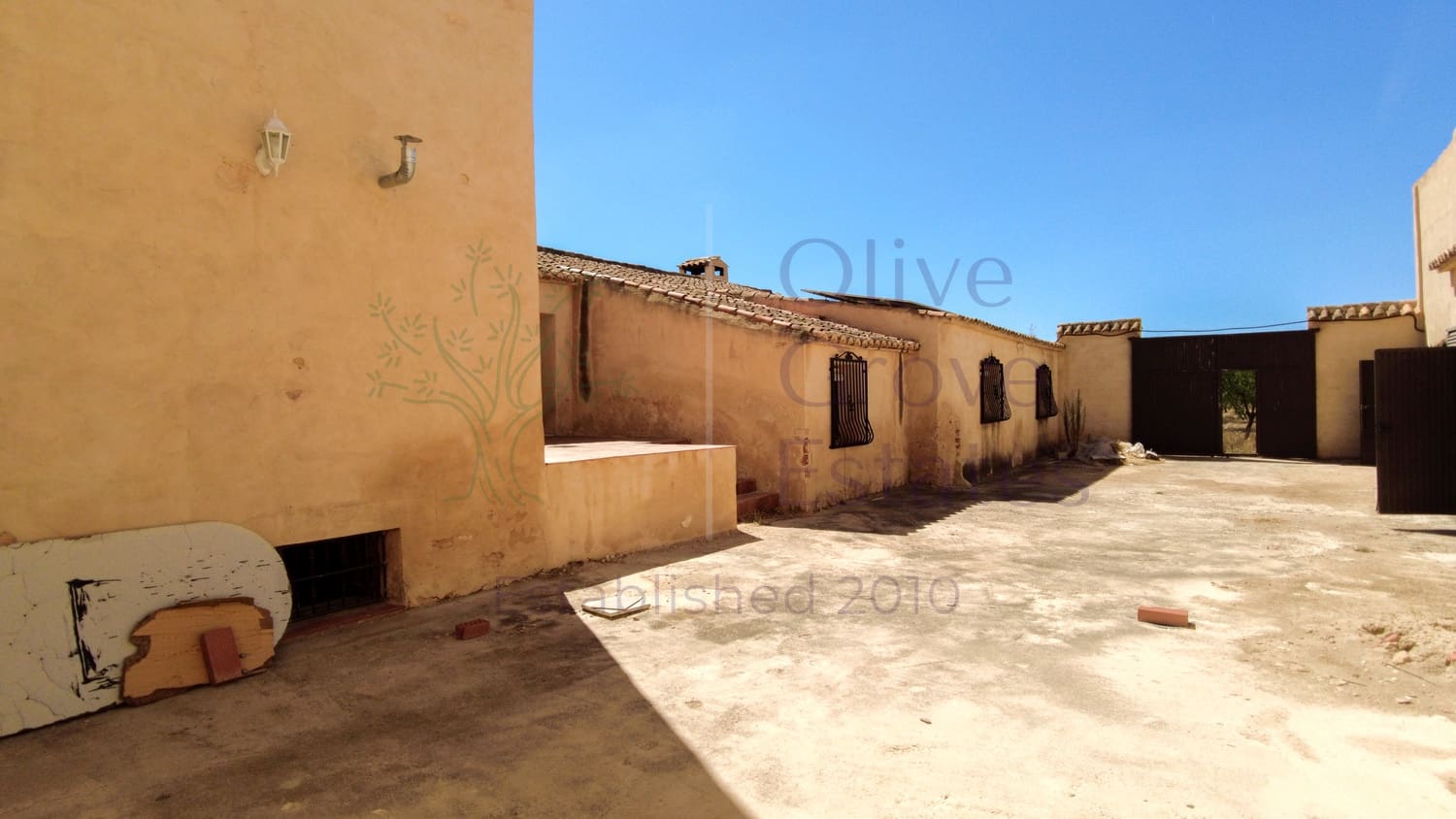 8 soveværelse Finca/Landehus til salg i Almansa - € 219.950 (Ref: 9230239)
