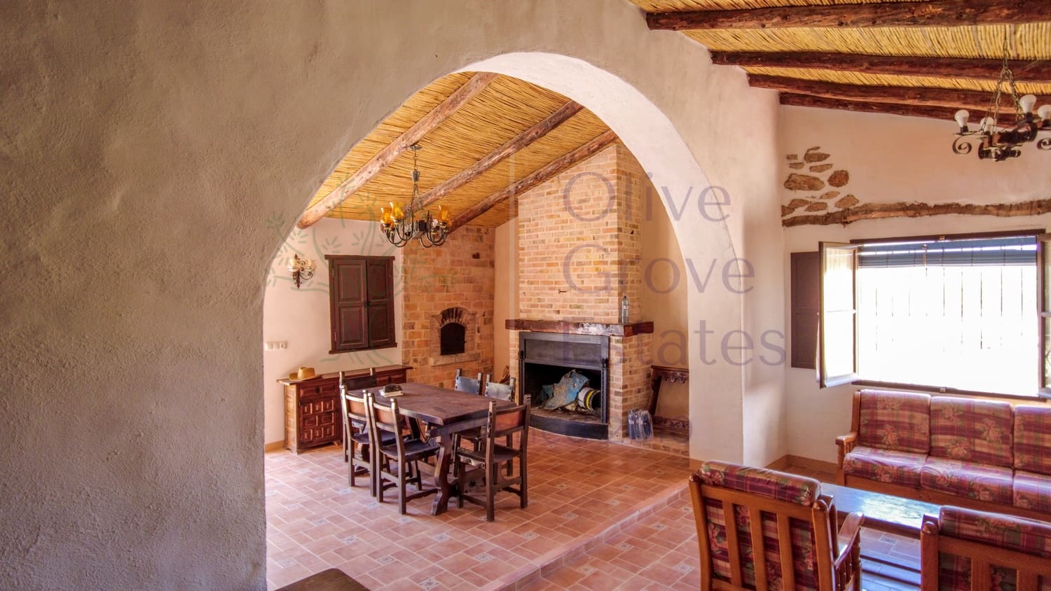 8 soveværelse Finca/Landehus til salg i Almansa - € 219.950 (Ref: 9230239)