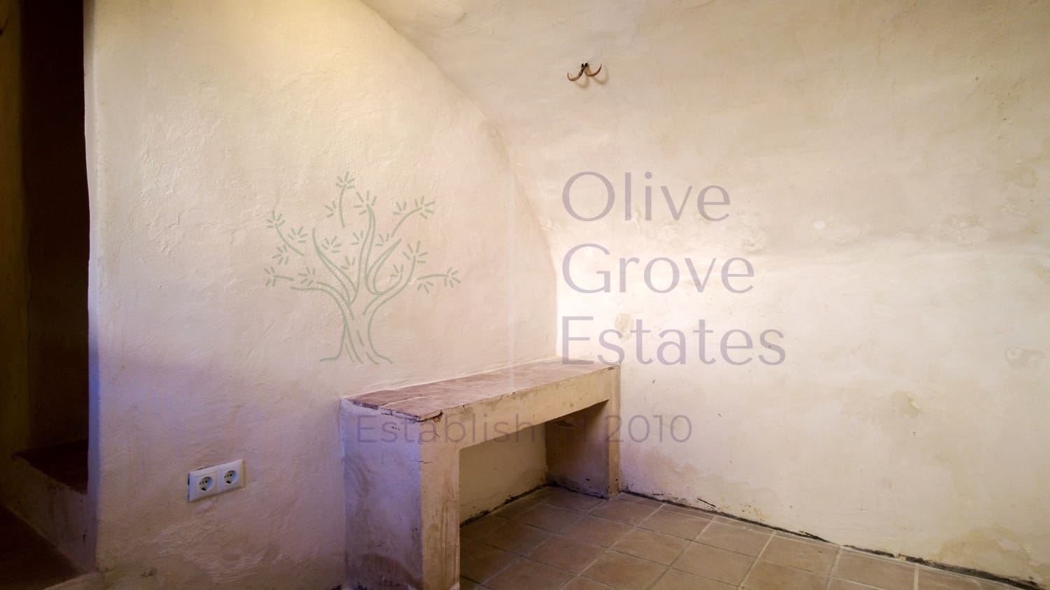 8 soveværelse Finca/Landehus til salg i Almansa - € 219.950 (Ref: 9230239)