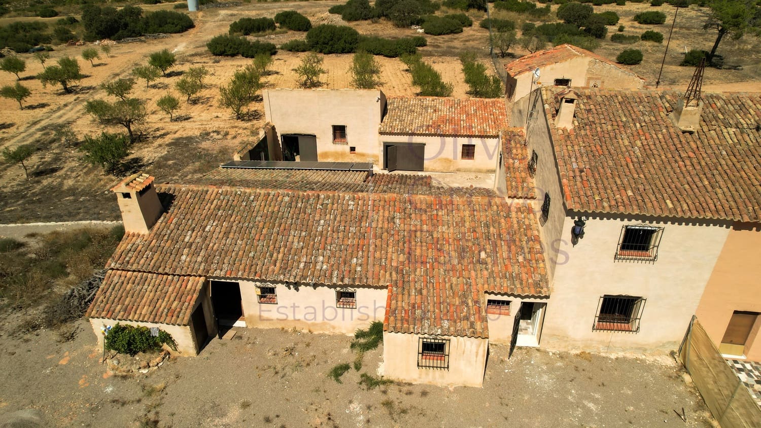 8 soveværelse Finca/Landehus til salg i Almansa - € 219.950 (Ref: 9230239)