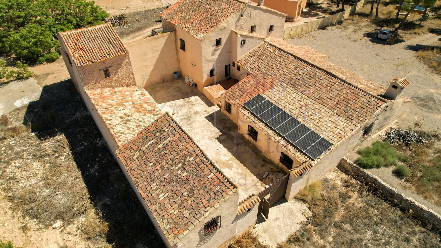 8 soveværelse Finca/Landehus til salg i Almansa - € 219.950 (Ref: 9230239)