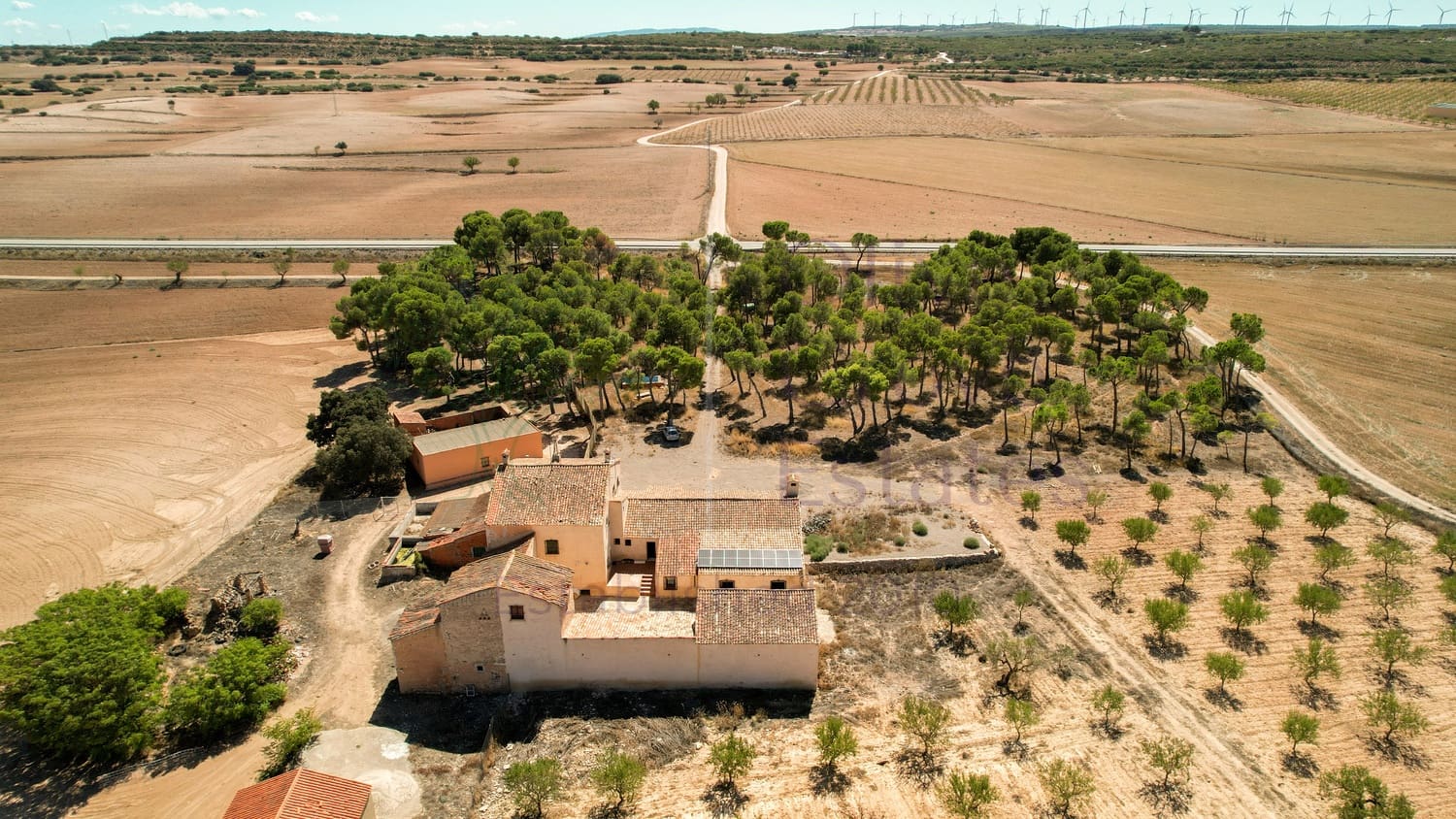 8 soveværelse Finca/Landehus til salg i Almansa - € 219.950 (Ref: 9230239)