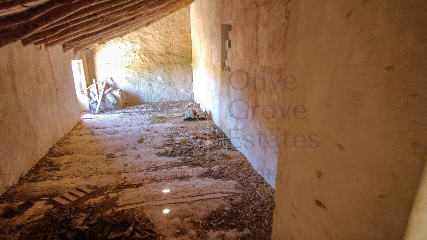 8 bedroom Finca/Country House for sale in Almansa - € 219,950 (Ref: 9230239)