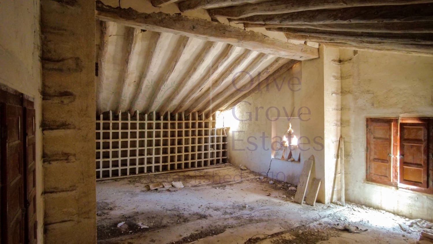 8 bedroom Finca/Country House for sale in Almansa - € 219,950 (Ref: 9230239)