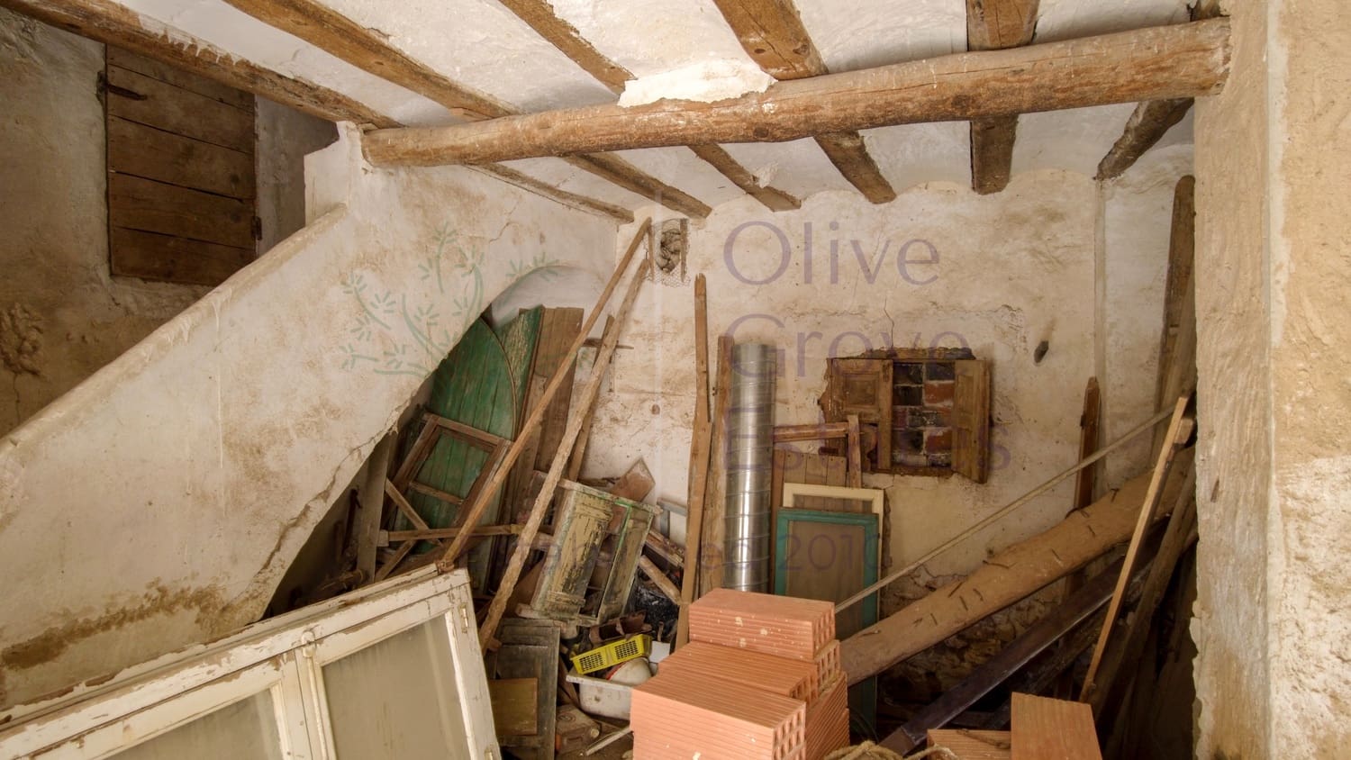 8 bedroom Finca/Country House for sale in Almansa - € 219,950 (Ref: 9230239)