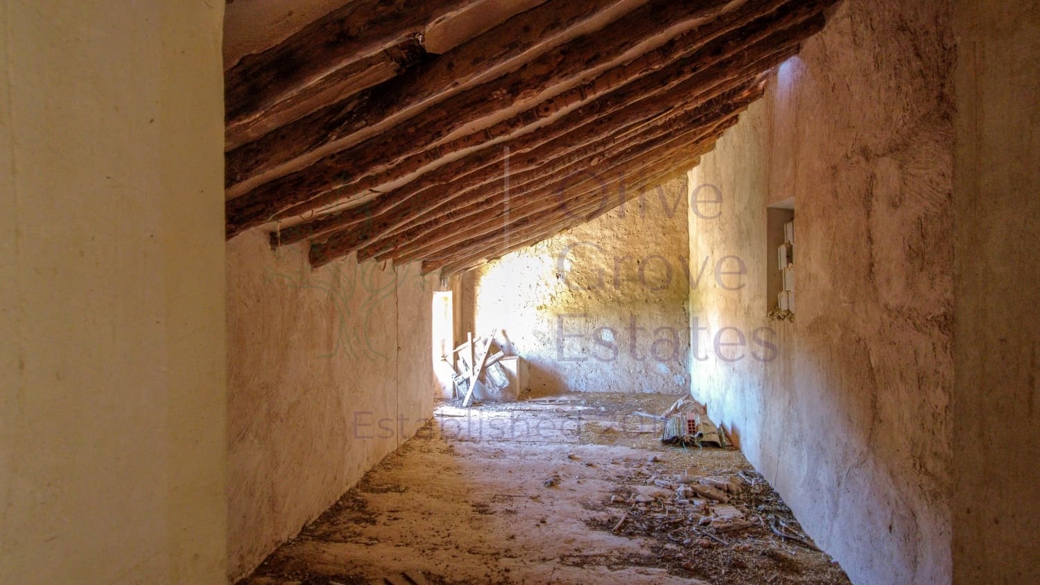 8 bedroom Finca/Country House for sale in Almansa - € 219,950 (Ref: 9230239)