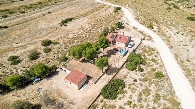 4 slaapkamer Finca/Landhuis te koop in Almansa - € 119.500 (Ref: 9239311)
