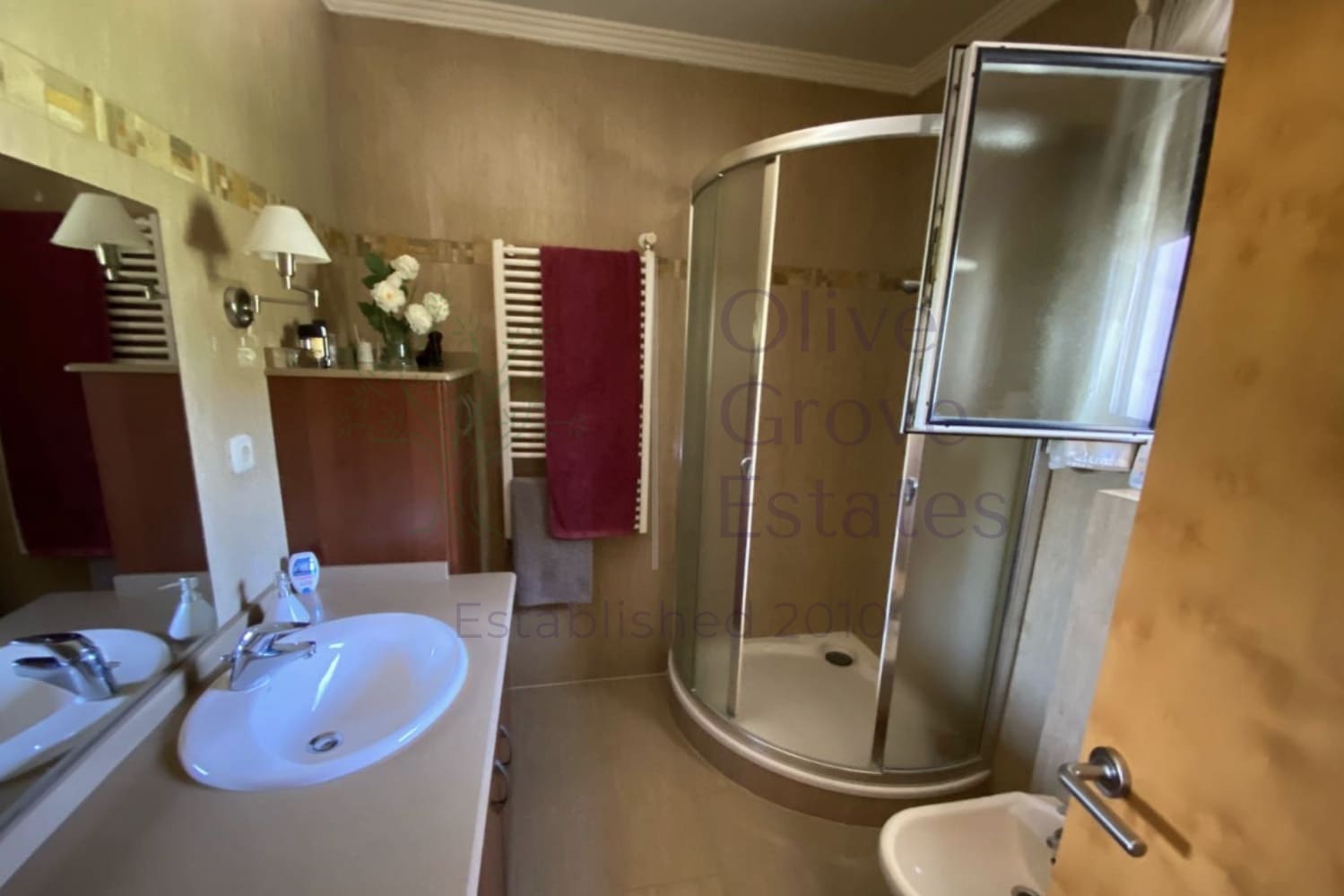 4 makuuhuone Huvila myytävänä paikassa Elda - 415 000 € (Ref: 9254468)