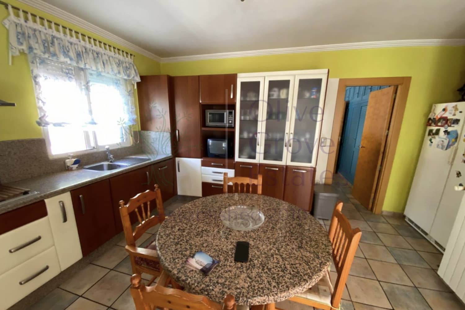 4 makuuhuone Huvila myytävänä paikassa Elda - 415 000 € (Ref: 9254468)