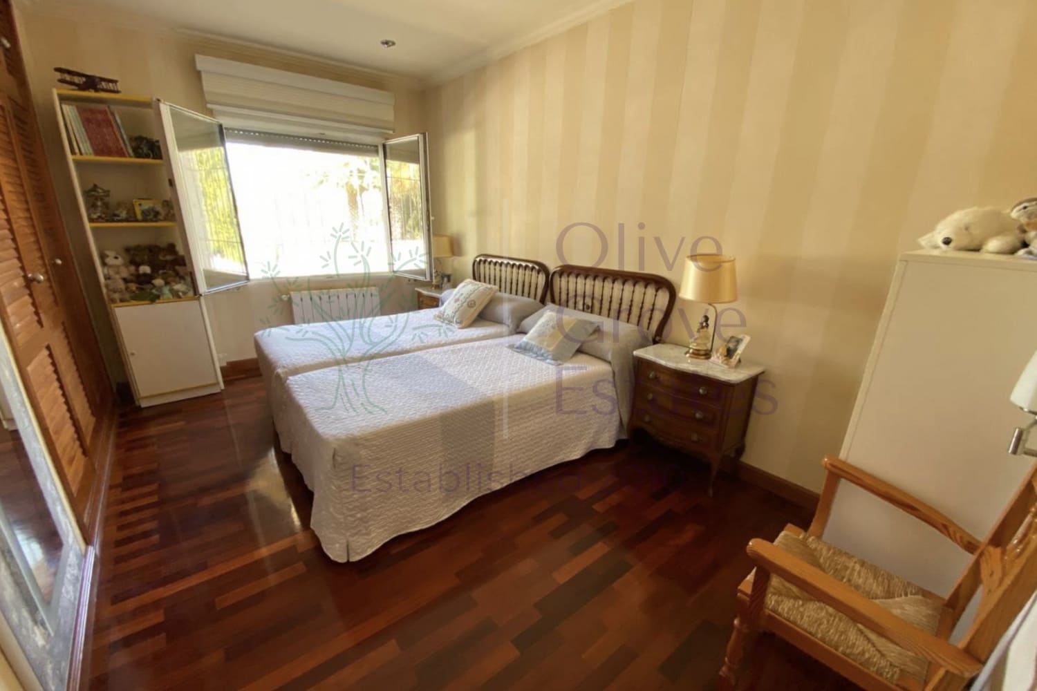 4 makuuhuone Huvila myytävänä paikassa Elda - 415 000 € (Ref: 9254468)