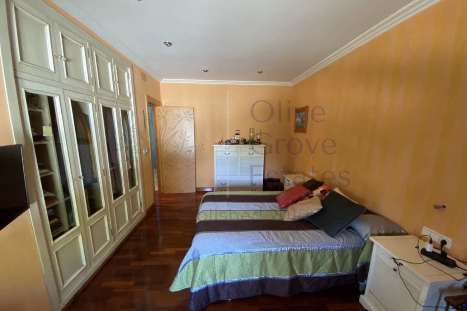 4 makuuhuone Huvila myytävänä paikassa Elda - 415 000 € (Ref: 9254468)