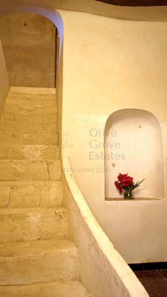 8 bedroom Villa for sale in Monovar / Monover with pool garage - € 164,950 (Ref: 9289639)