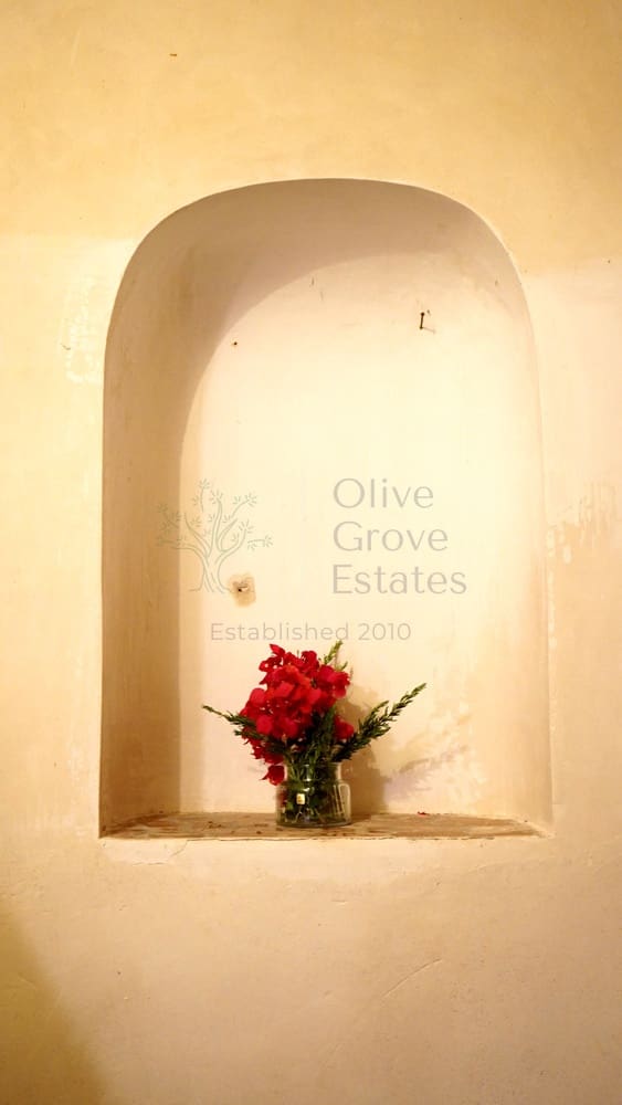 8 bedroom Villa for sale in Monovar / Monover with pool garage - € 164,950 (Ref: 9289639)