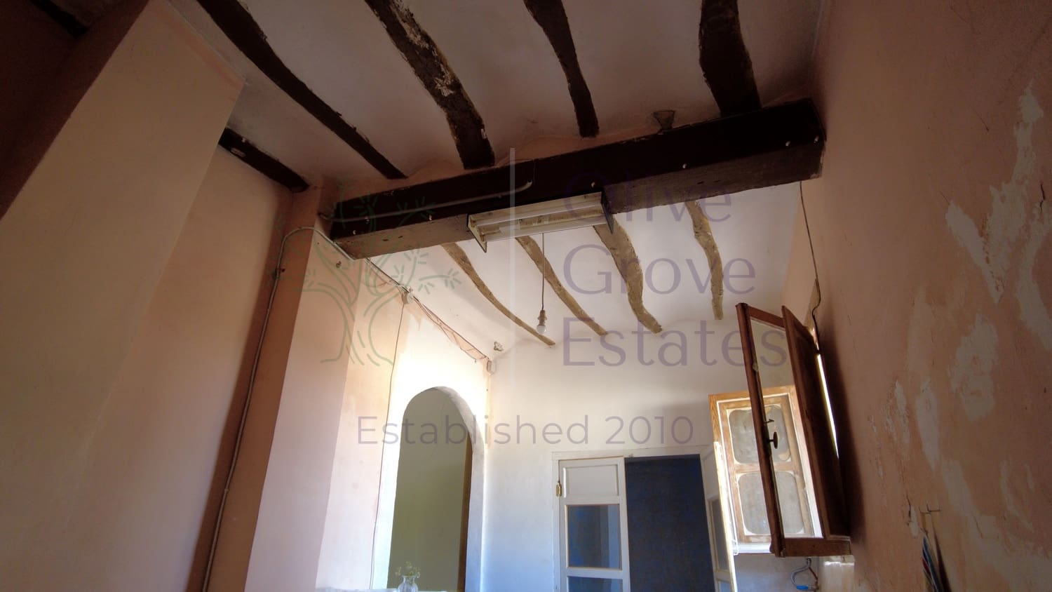 8 bedroom Villa for sale in Monovar / Monover with pool garage - € 164,950 (Ref: 9289639)