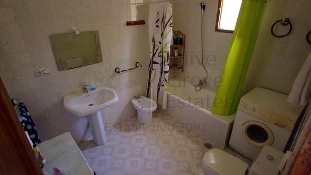 8 bedroom Villa for sale in Monóvar / Monóver with pool garage - € 164,950 (Ref: 9289639)