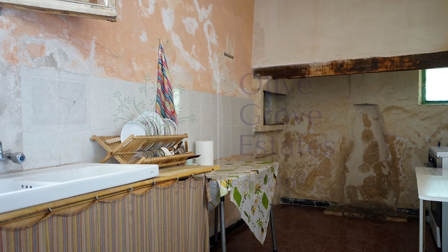 8 bedroom Villa for sale in Monovar / Monover with pool garage - € 164,950 (Ref: 9289639)