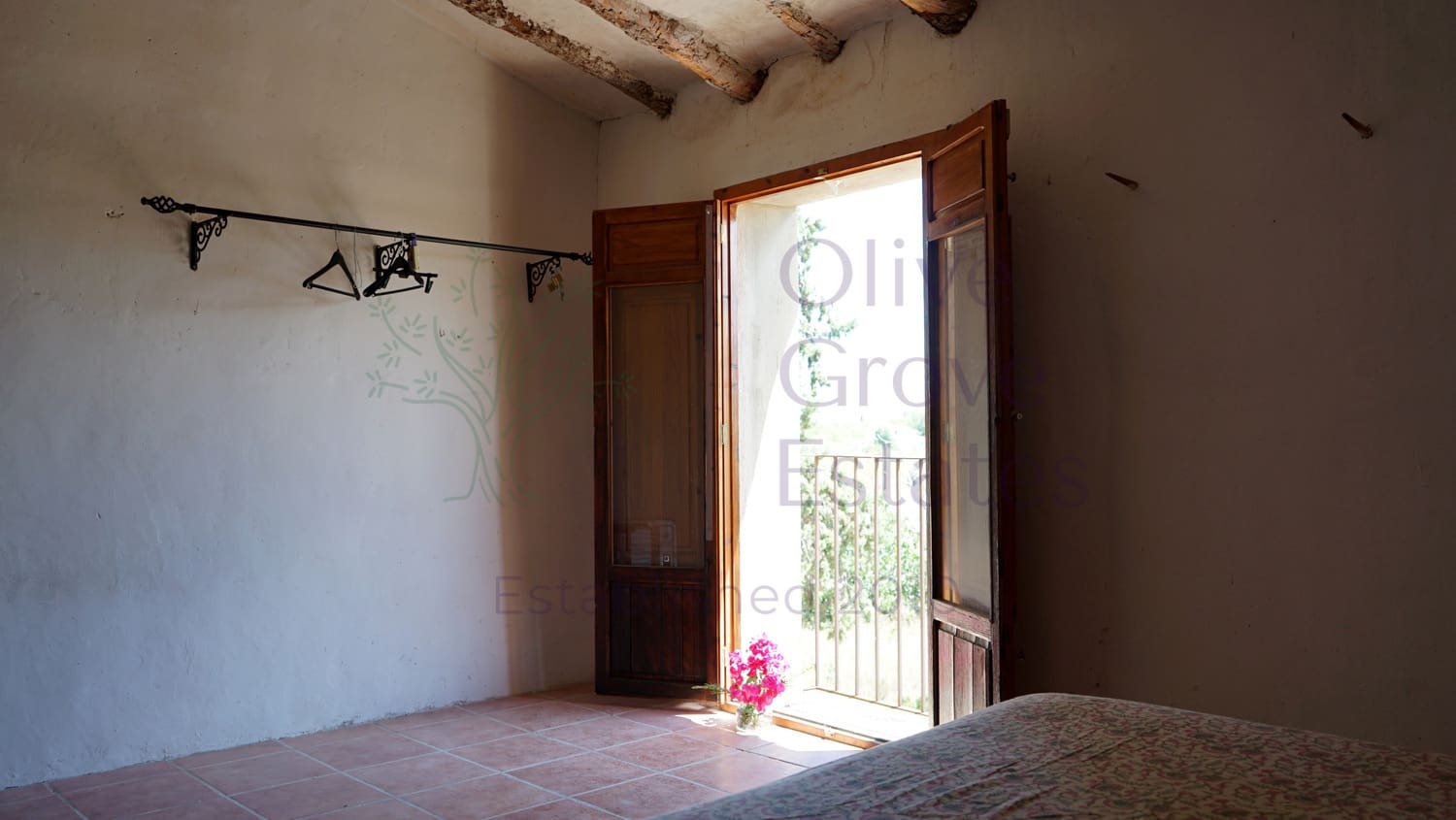 8 bedroom Villa for sale in Monovar / Monover with pool garage - € 164,950 (Ref: 9289639)