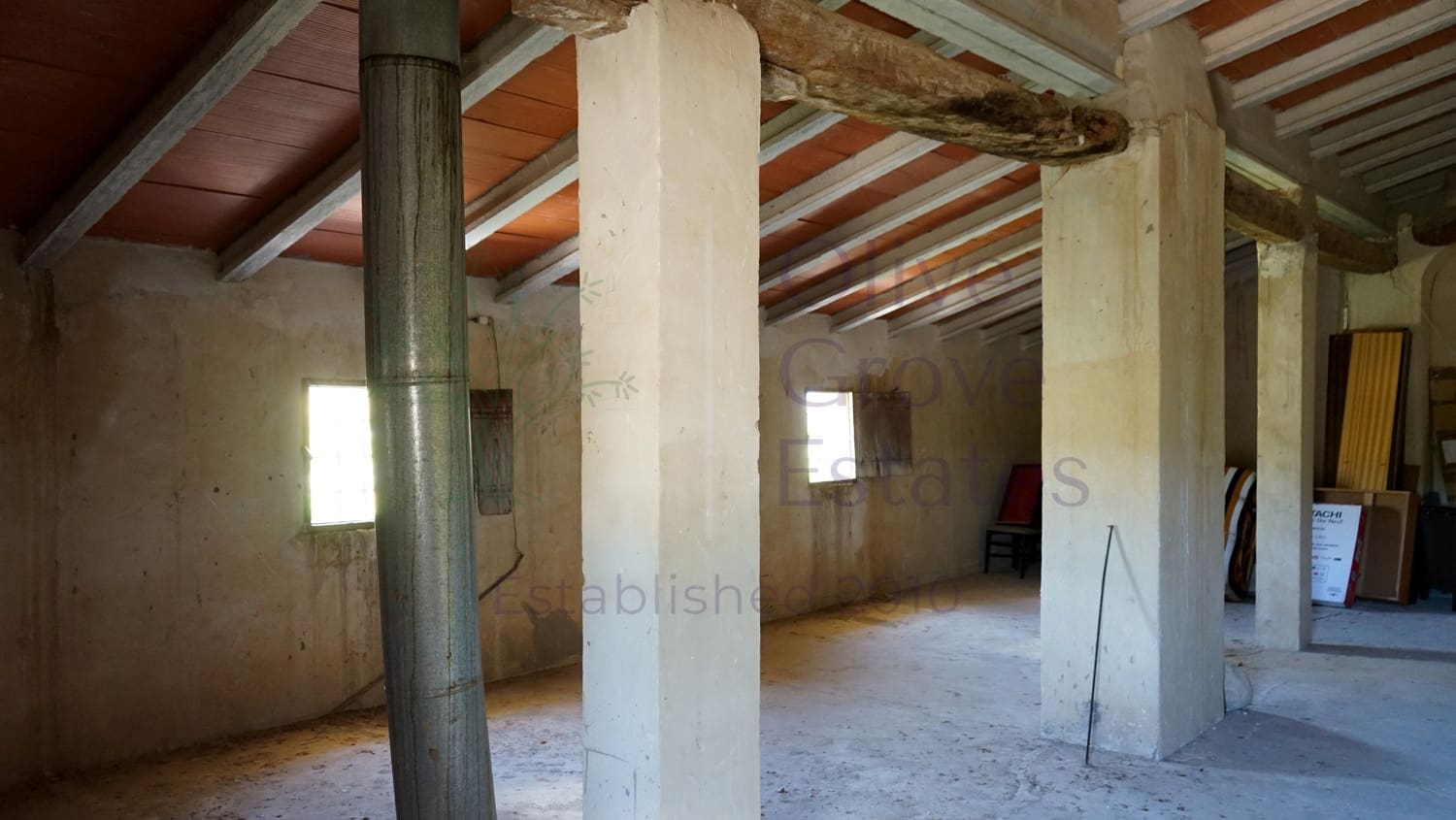 8 bedroom Villa for sale in Monovar / Monover with pool garage - € 164,950 (Ref: 9289639)