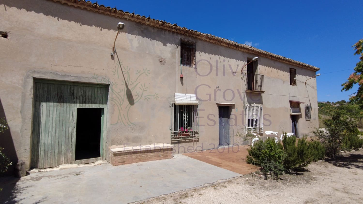 8 bedroom Villa for sale in Monovar / Monover with pool garage - € 164,950 (Ref: 9289639)