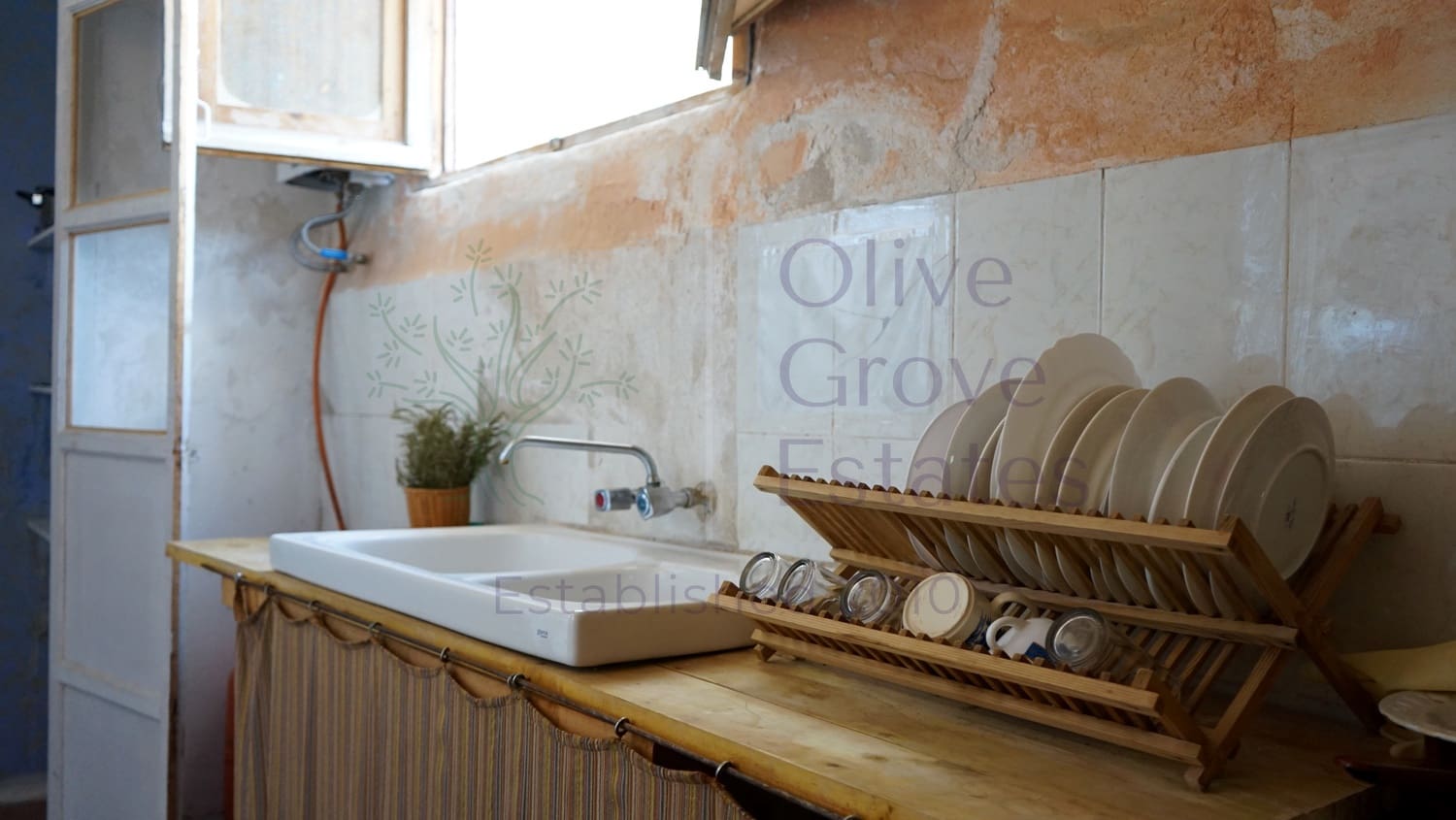 8 bedroom Villa for sale in Monovar / Monover with pool garage - € 164,950 (Ref: 9289639)