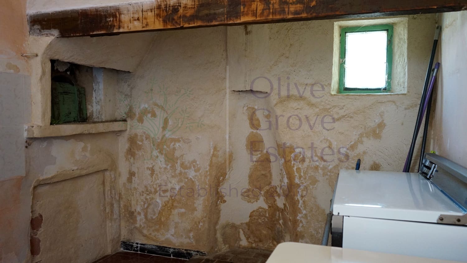 8 bedroom Villa for sale in Monovar / Monover with pool garage - € 164,950 (Ref: 9289639)