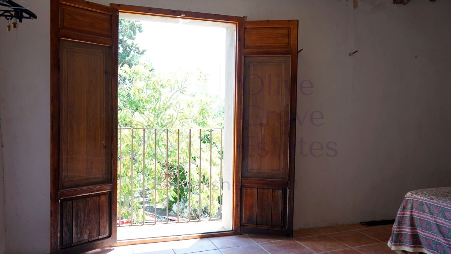 8 bedroom Villa for sale in Monovar / Monover with pool garage - € 164,950 (Ref: 9289639)