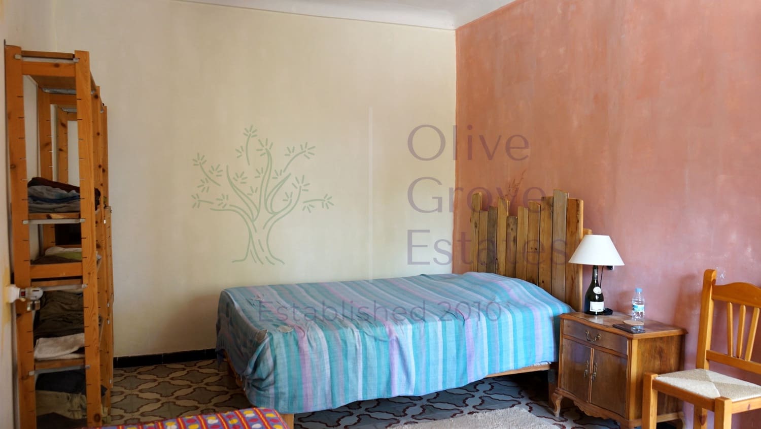 8 bedroom Villa for sale in Monovar / Monover with pool garage - € 164,950 (Ref: 9289639)