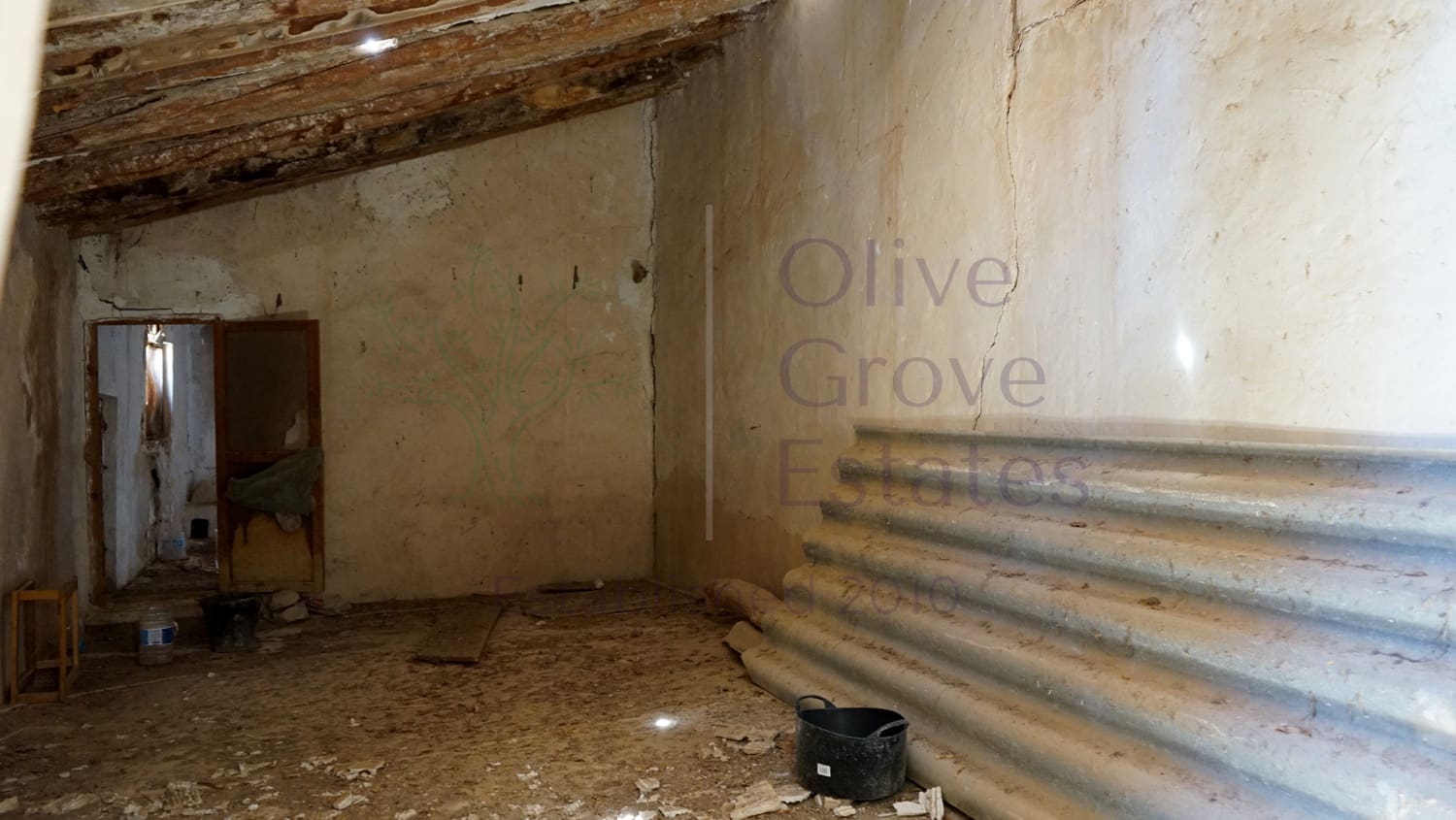 8 bedroom Villa for sale in Monovar / Monover with pool garage - € 164,950 (Ref: 9289639)