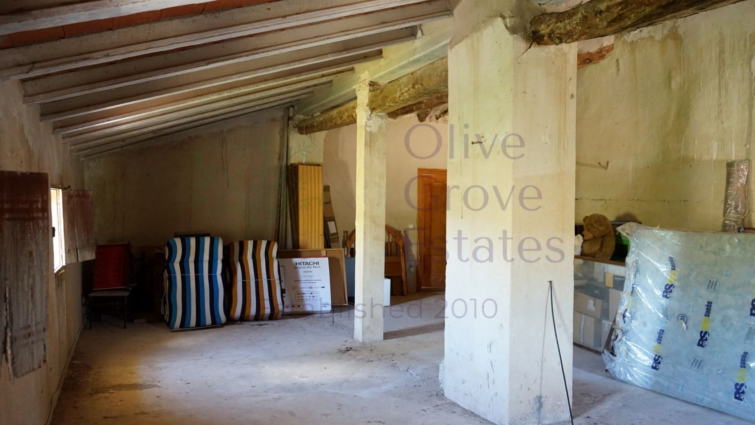 8 bedroom Villa for sale in Monovar / Monover with pool garage - € 164,950 (Ref: 9289639)