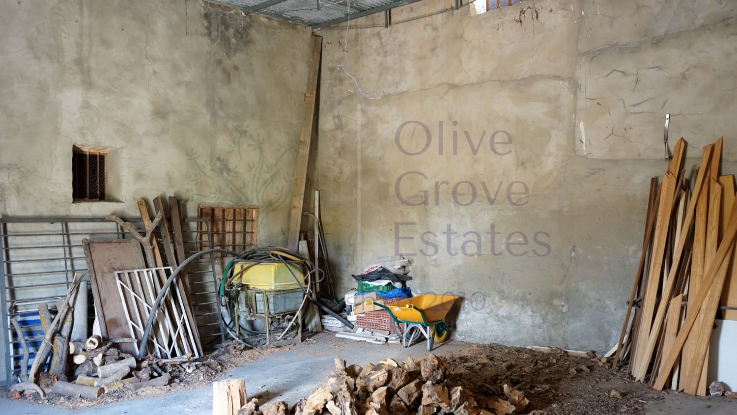 8 bedroom Villa for sale in Monovar / Monover with pool garage - € 164,950 (Ref: 9289639)