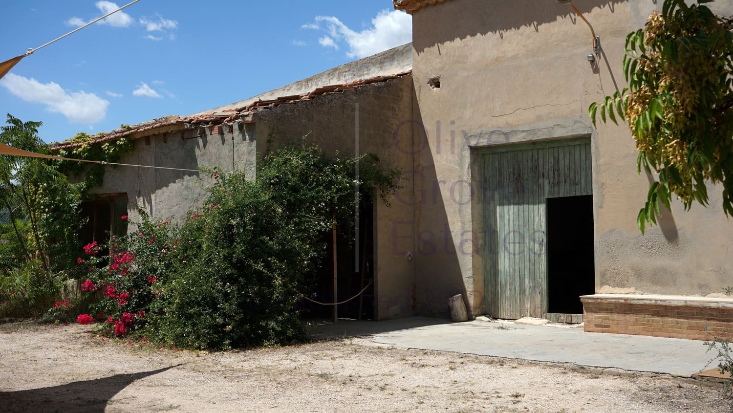 8 bedroom Villa for sale in Monovar / Monover with pool garage - € 164,950 (Ref: 9289639)