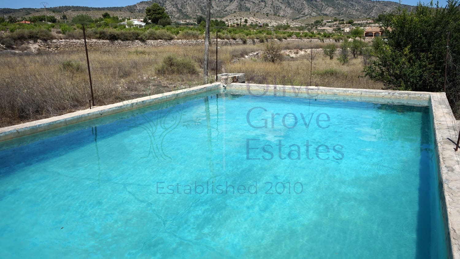 8 bedroom Villa for sale in Monovar / Monover with pool garage - € 164,950 (Ref: 9289639)