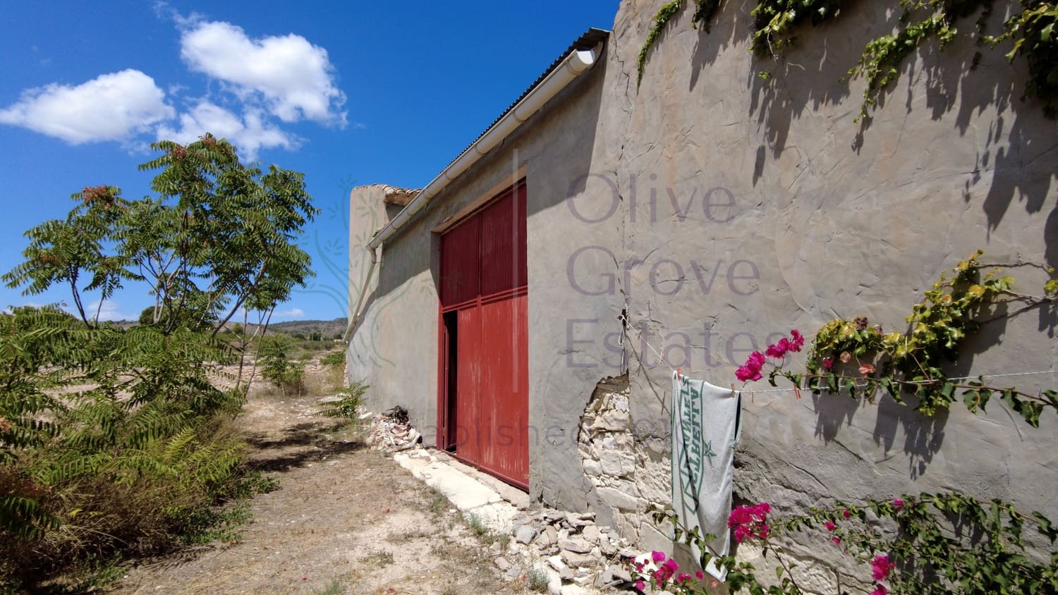 8 bedroom Villa for sale in Monovar / Monover with pool garage - € 164,950 (Ref: 9289639)