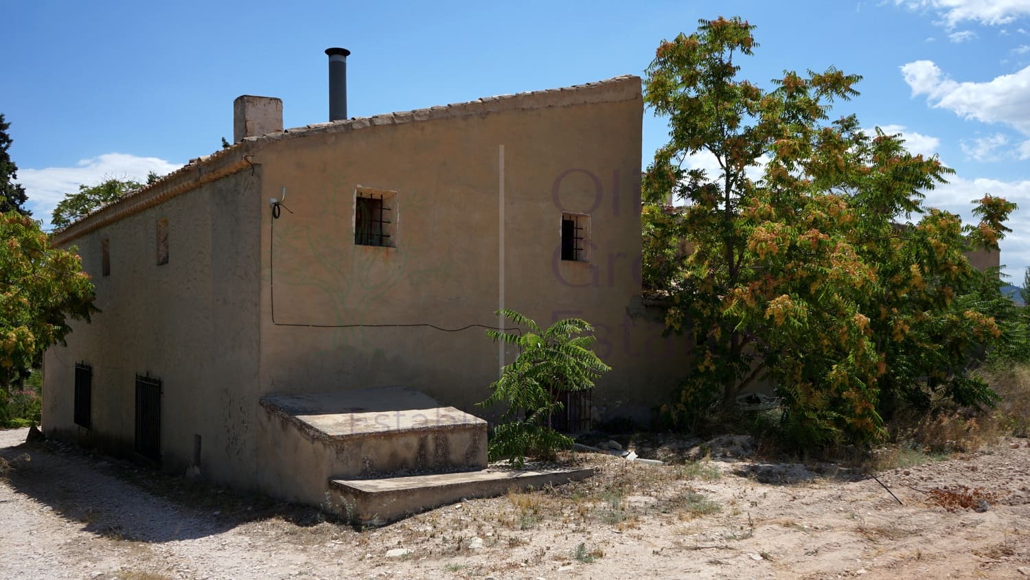 8 bedroom Villa for sale in Monovar / Monover with pool garage - € 164,950 (Ref: 9289639)